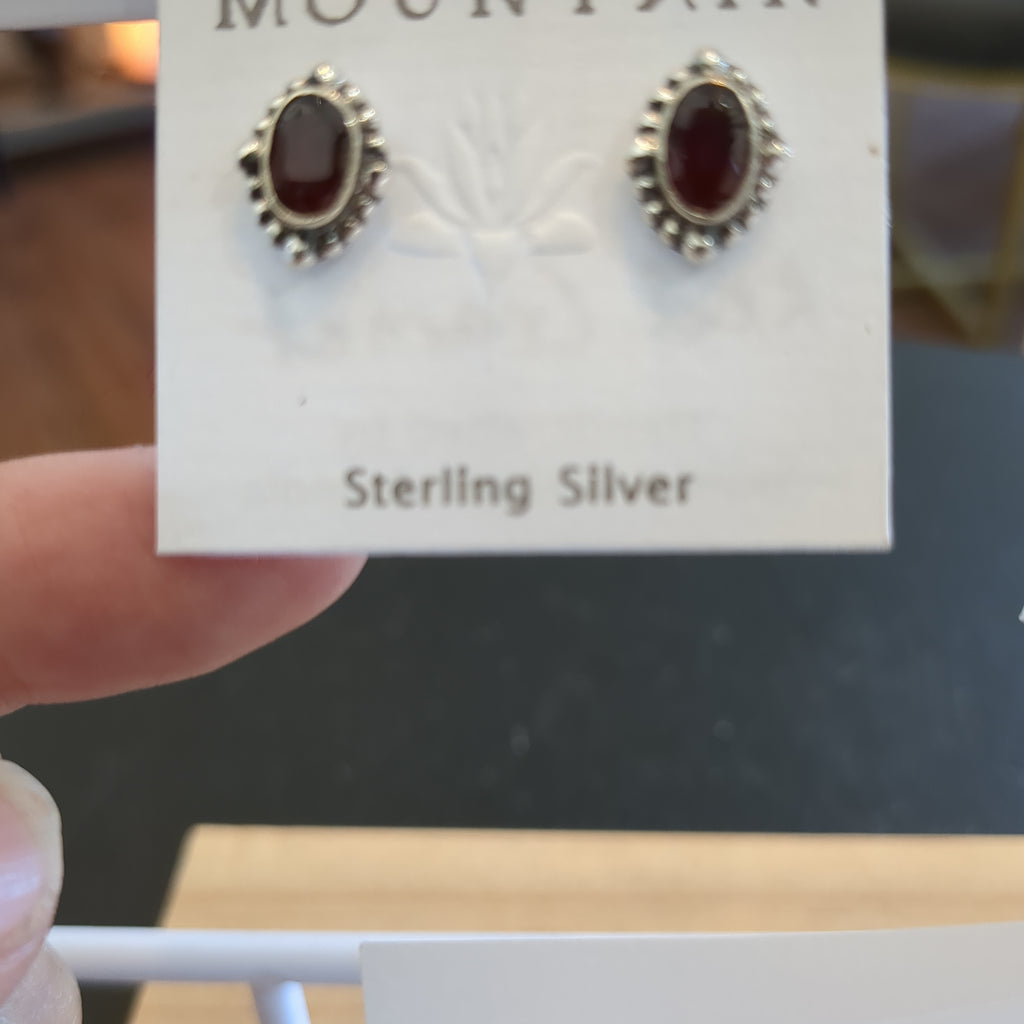 TM4642- Red Garnet Stud Earrings
