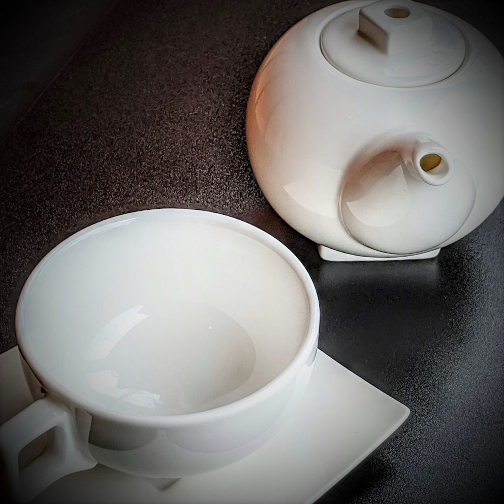 White Porcelin Teapot & Cup Set